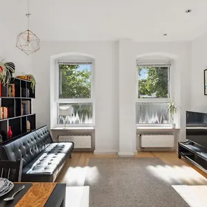 Appartement Bright 3-room Near Prenzlauer Berg, Berlijn
